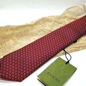 Gucci Silk Tie NWT Classic Red and Blue Small Foulard with Gold "G" includes tie